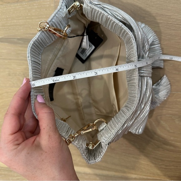 Lulus Champagne Metallic Pleated Clutch Purse Shoulder Bag Bridal Wedding Formal - Picture 16 of 16